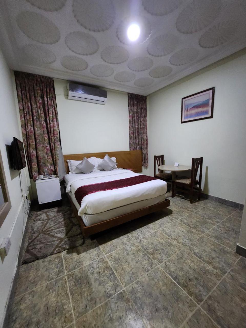 Sam'S Cottage Hotel Dzorwulu Exterior photo